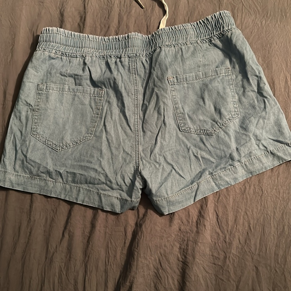 Shorts - Picture 2 of 3